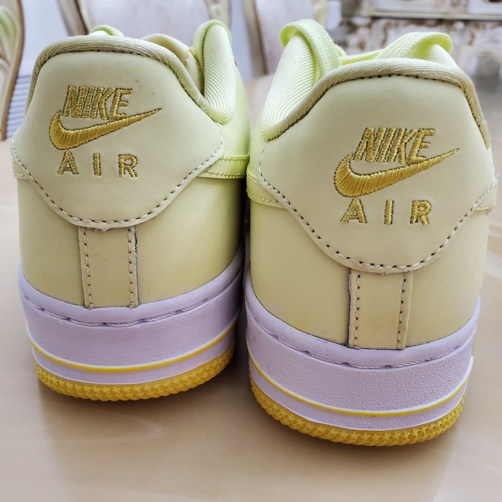Nike Air Force 1 LV8 - Picture 7 of 9